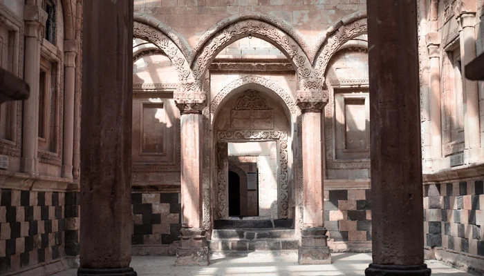 İshak Paşa Sarayı